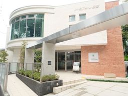 モダンな建物外観