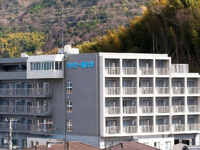 多階層のモダンな建物 外観 自然に囲まれた清潔感のある建物です。将来的な勤務環境をご検討される方におすすめです。