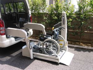 車椅子送迎リフトの外観  