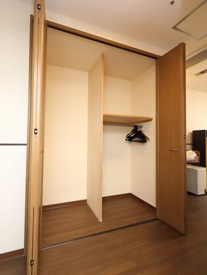 整った洋室のクローゼット