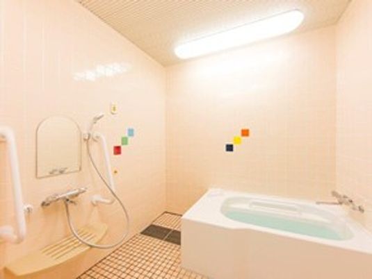 明るい浴室  