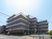 通りに面した建物外観