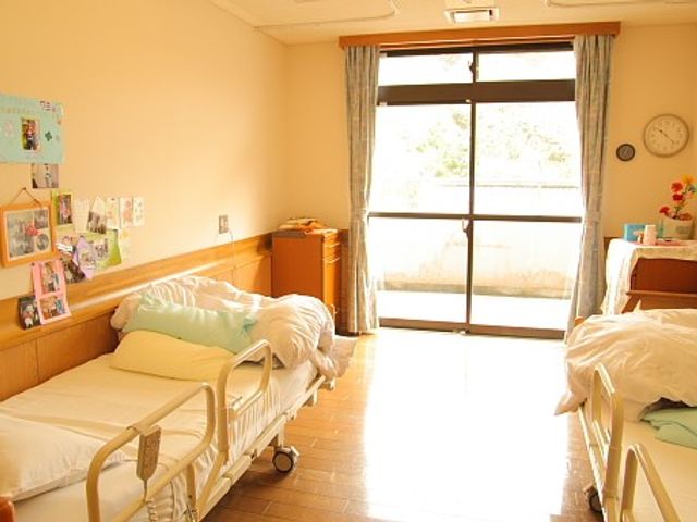 自然光が差し込む居室 居室 自然光がたっぷり入る居室で、リラックスした毎日をお過ごしいただけます。