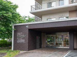 正面の広い入口