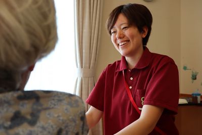 スタッフと入居者の会話