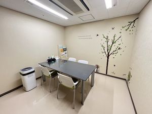 緑のイスの多目的室