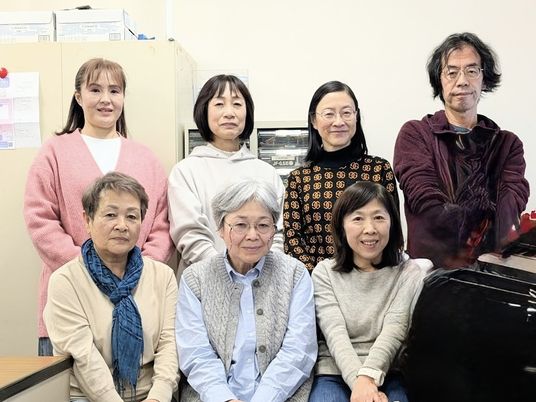 職員と利用者の集合場面  