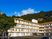 山の麓の施設外観  