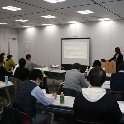 研修中のスタッフイメージ