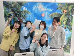 笑顔のスタッフ集合  