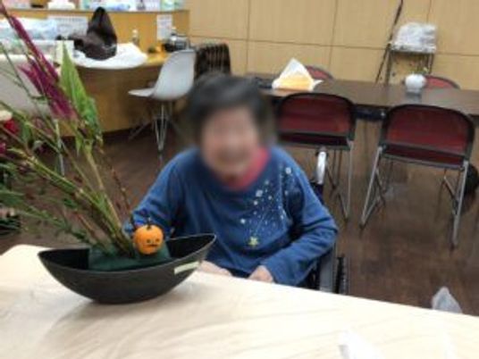 飾りのあるテーブル