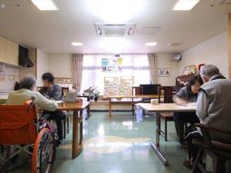 活動する人々の多目的室