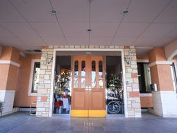 柔らかな光のエントランス