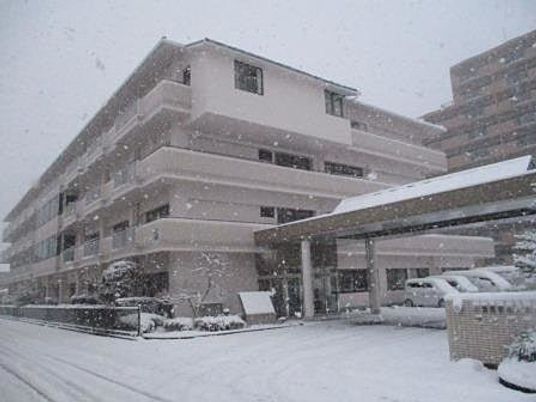 雪景色の施設外観  