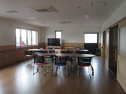 自然光が入るダイニングルーム