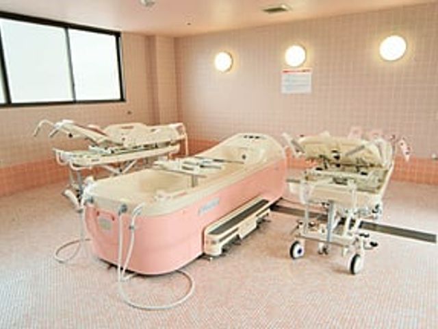 使いやすい浴室設備 浴室 広々とした空間に設置された最新の入浴設備です。安全で快適な入浴がサポートされています。