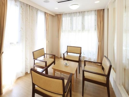 明るいダイニング空間