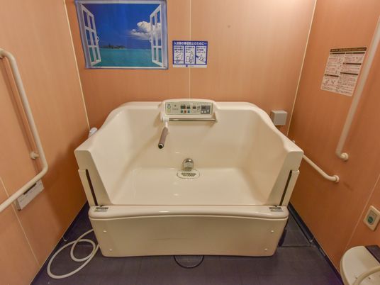 バリアフリー設計の浴室