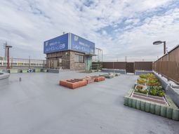 屋上緑化のある建物