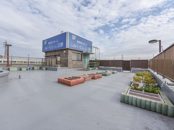 屋上緑化のある建物