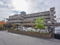 多階層の建物外観