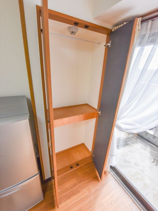 木製の洋室クローゼット 