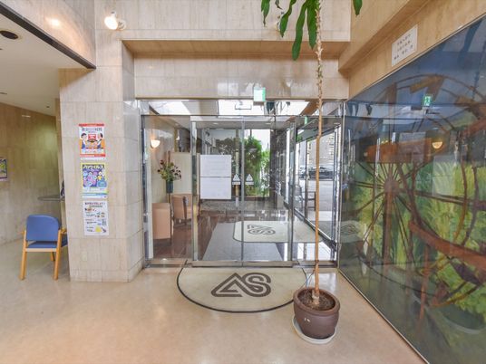  広々としたエントランス  