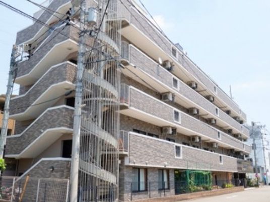 外観の建物全景  