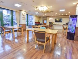 明るいダイニングの様子