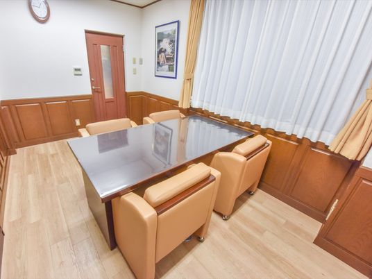  会議用の洗練された部屋  