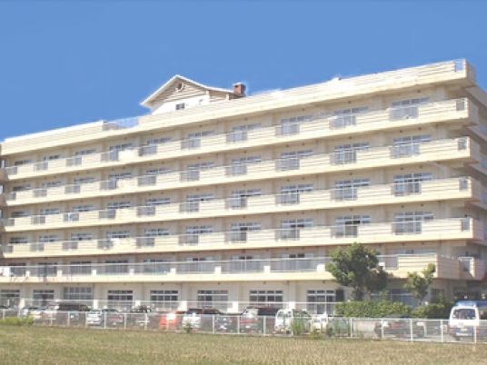 広い建物の外観