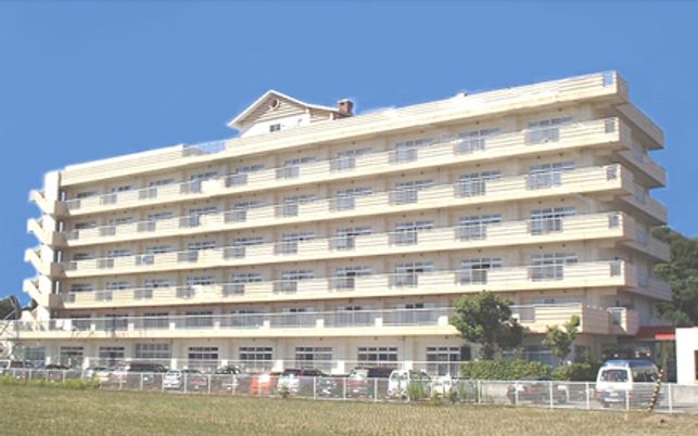 広い建物の外観