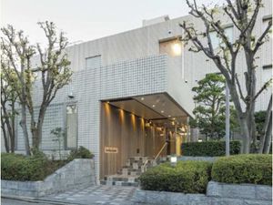 モダンな建物のエントランス