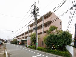 多階層の施設外観