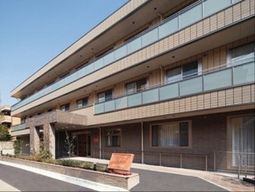 モダンな建物のエントランス