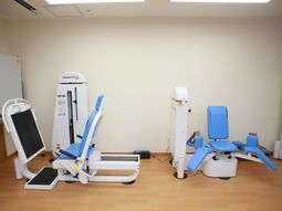 トレーニング機器と室内