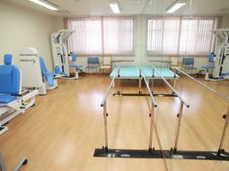 リハビリ設備の整った部屋