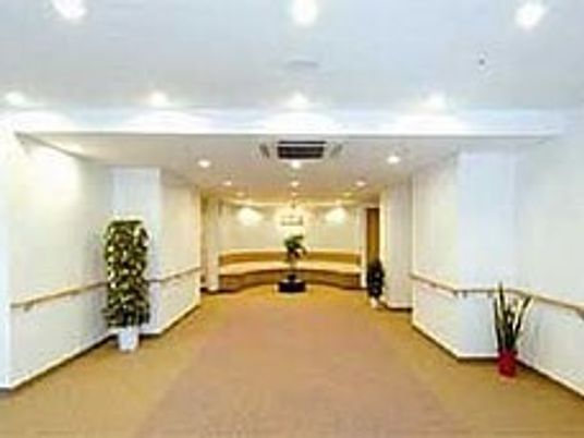 明るい廊下の空間