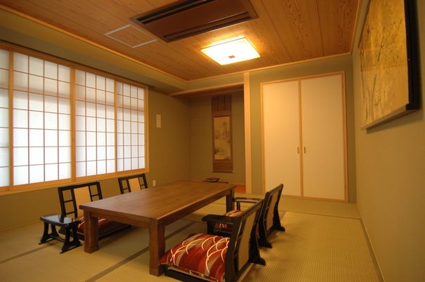 和の趣を感じる部屋