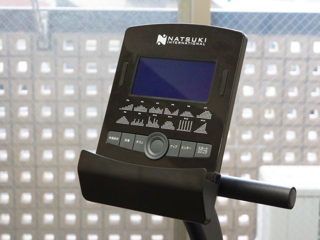 運動器具のディスプレイ エアロバイク 最新の運動器具でサポートされた活動的な日々を送れる環境です。健康促進に寄与する設備が充実しています。