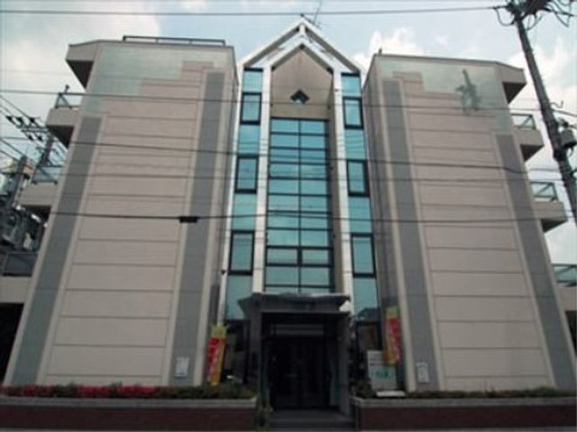 現代的な建物の外観 外観 都会に溶け込むその建物は、清潔感があり、入りやすい雰囲気を持っています。あなたの職場としての様子をこの目でご覧ください。