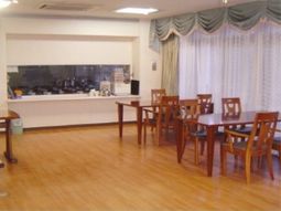 清潔なダイニングルーム