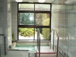 清潔感のある明るい浴室