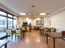 居心地の良い広々とした食堂