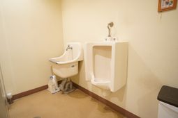 手すり付き洗面設備