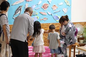 魚の絵の壁面装飾