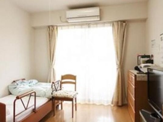 明るい個室の一室