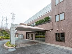 施設の正面玄関