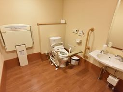 バリアフリーのトイレスペース