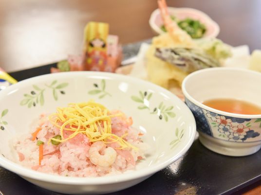 和風の彩り豊かな料理